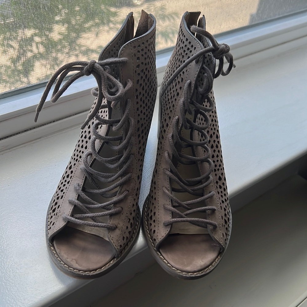 Vince Camino lace up peep toe block heels beige with leather cut out upper